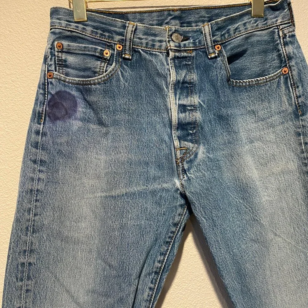 Levi’s 501 Men’s‎ Jeans 34x32 Button Fly Straight Fit with Minor Flaw